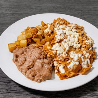 Chilaquiles c/Pollo (Chilaquiles with Chicken)