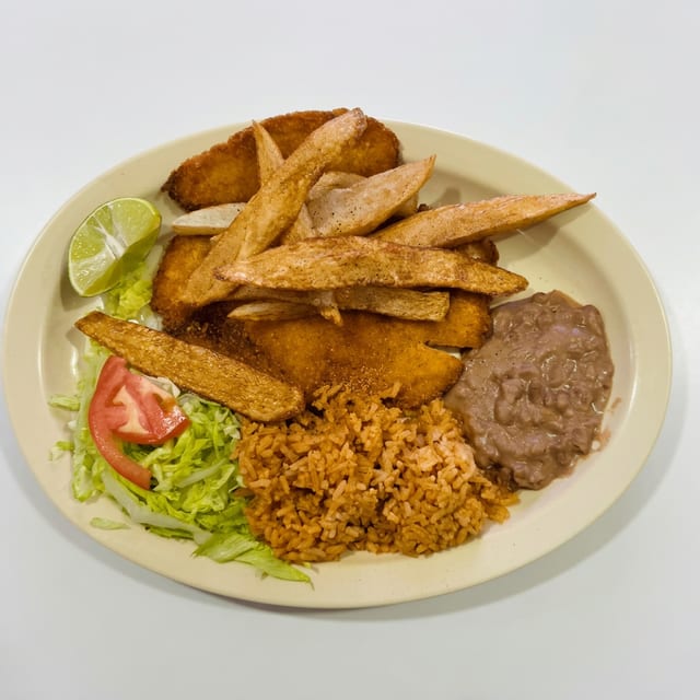 Milanesa (Pollo o Res) (Breaded Cutlet - Chicken or Beef).